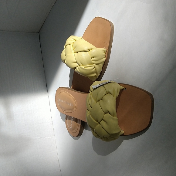 Marc Fisher bolier slip on yellow sandals size 8.5 - Picture 8 of 10